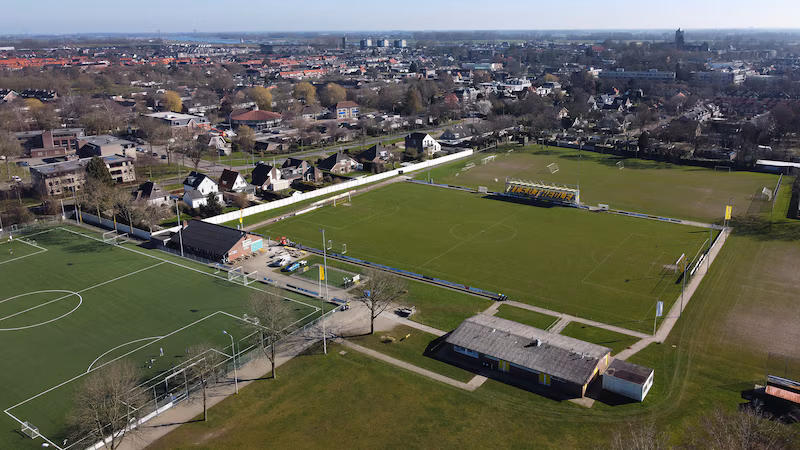 afbeelding voetbalveld in tiel